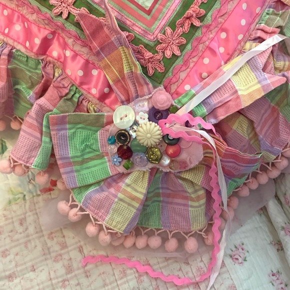 Vintage Handmade Patch Stitch Mixes
Pattern Accent Ruffled Pillow Pink
Multi 20" - Picture 12 of 13